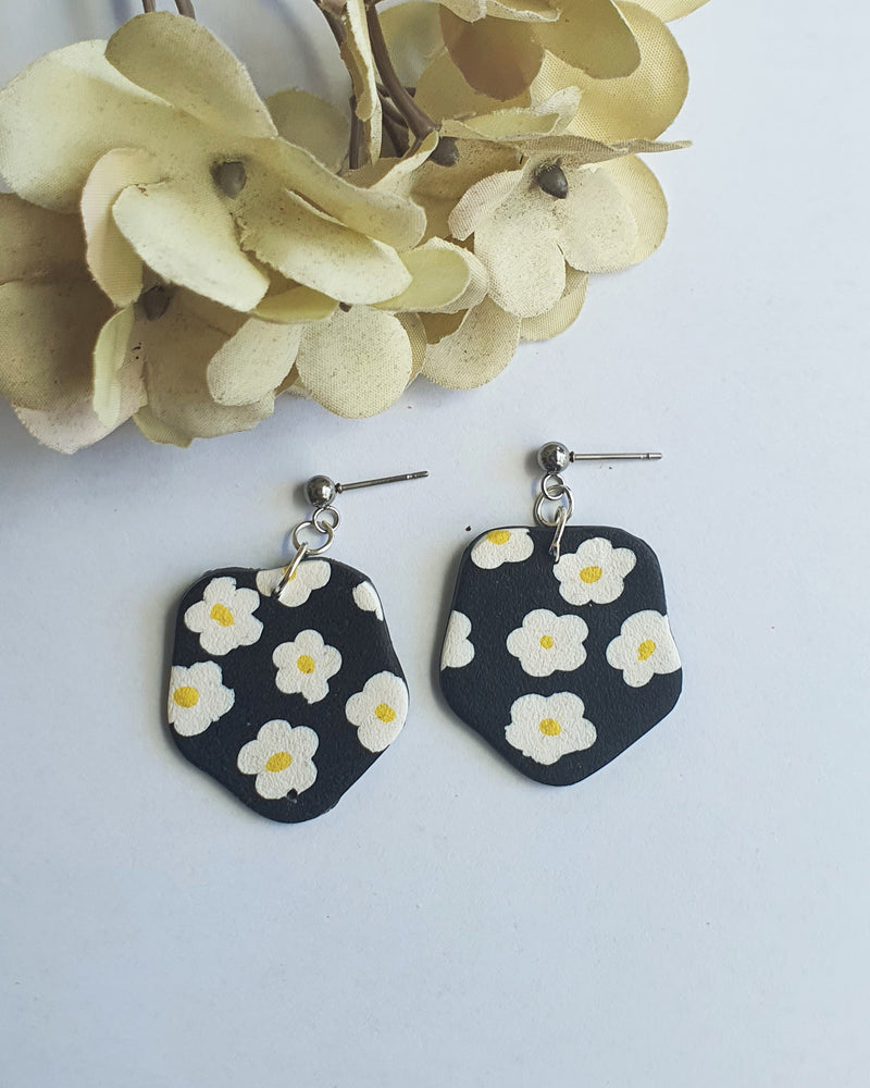Daisy Black Graphic Stud Earrings