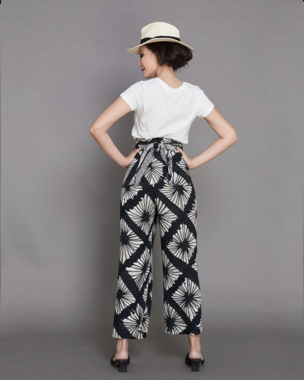 Women Tie Waist DIamond Straight Leg Pants